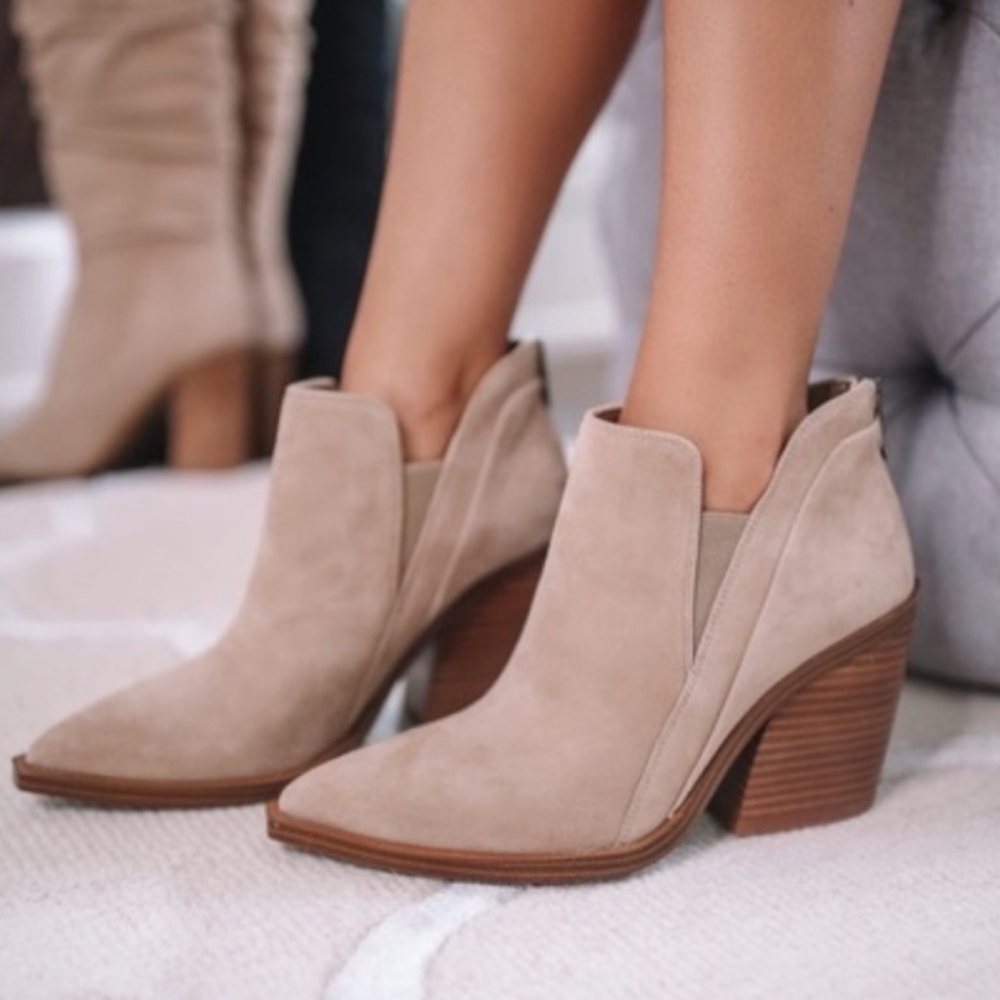 Vince Camuto VC Gradina Suede Boot in Tuscan Taupe - Size 7.5